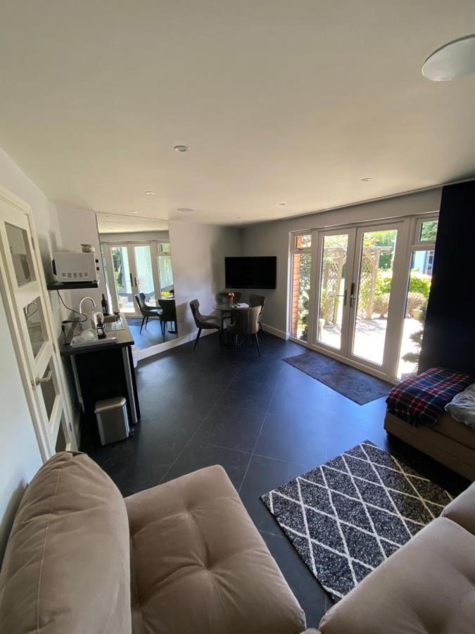 Apartment Thistle - Quiet Garden With Off Road Parking *