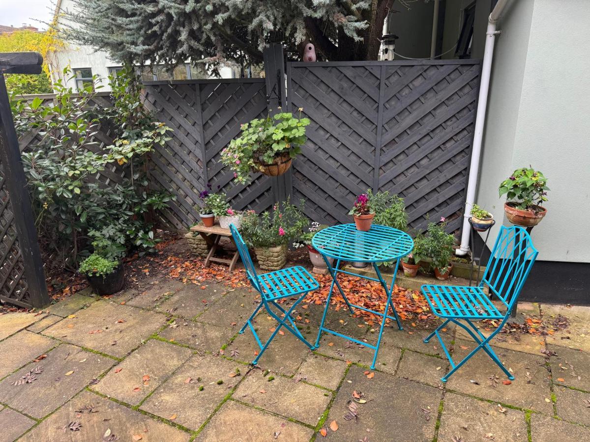 Thistle - Quiet Garden With Off Road Parking